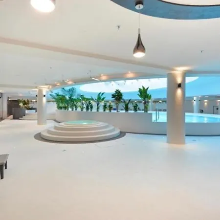 Hanza Tower With Pool & Sauna & Jacuzzi Apartment